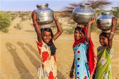 {image.media_title -> f:transform.html())} {image.copyright -> f:transform.html())}